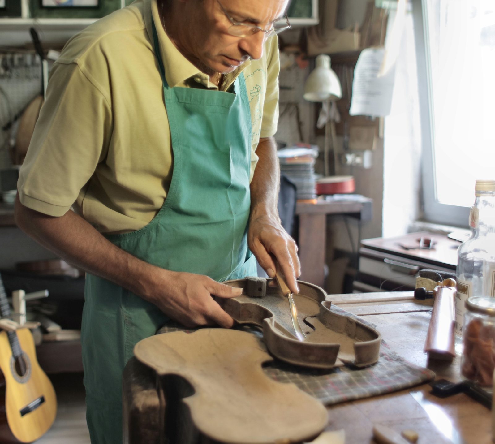 Guía de Luthieres en Azuay: Dónde Encontrar y Reparar tu Instrumento