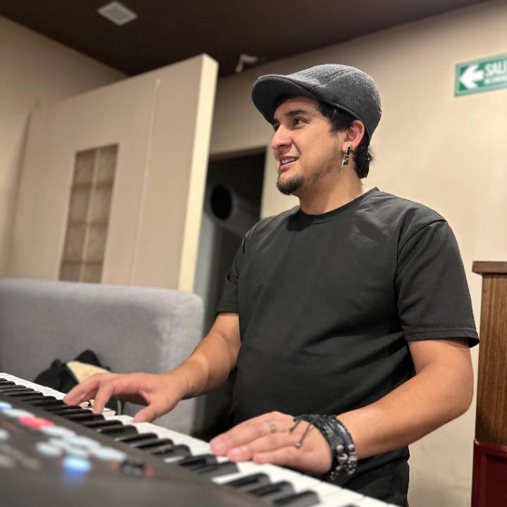 Adrián Barros